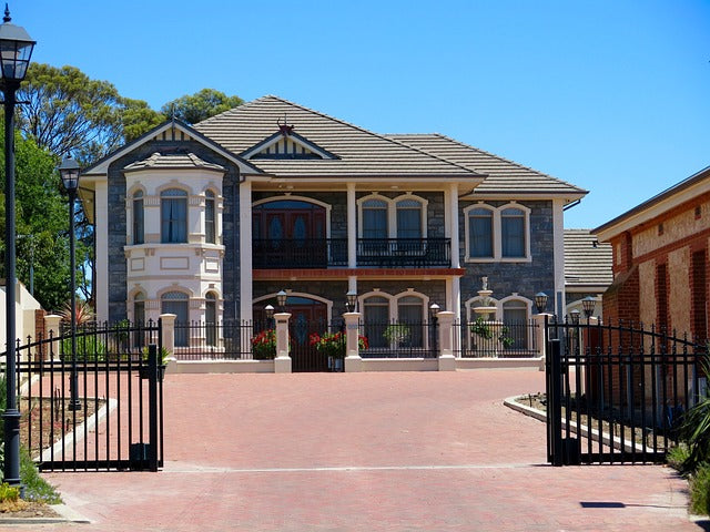 Mansion gate