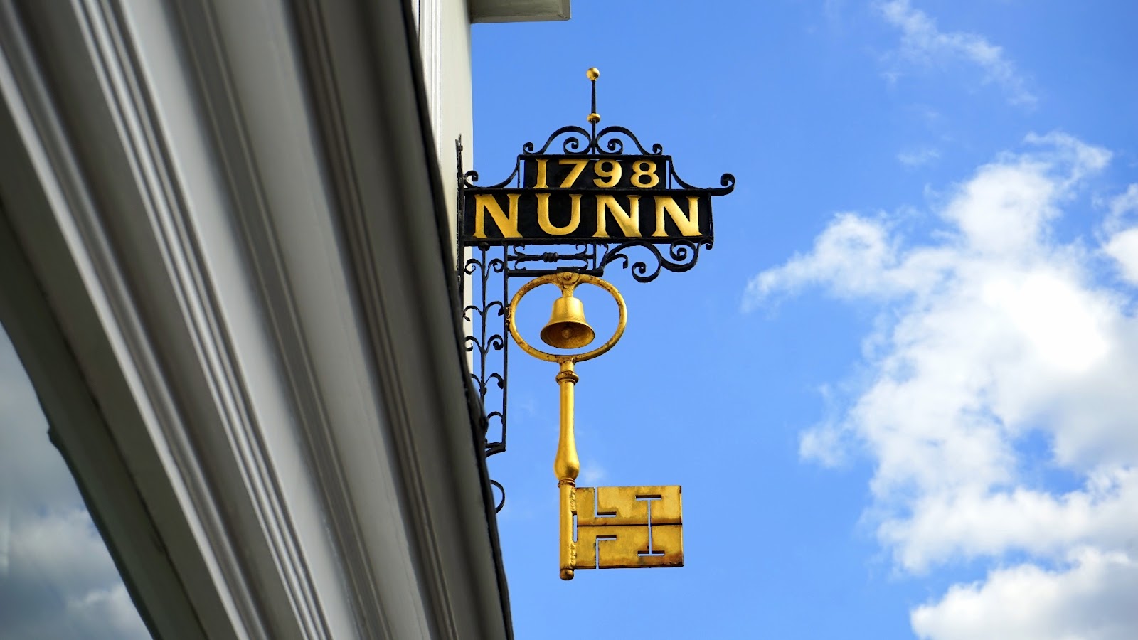 Custom signs help a business establish a strong presence in the community and gain a competitive edge over rivals.